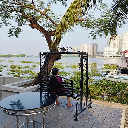 Marina Lounge Hotel Kochi Exterior photo