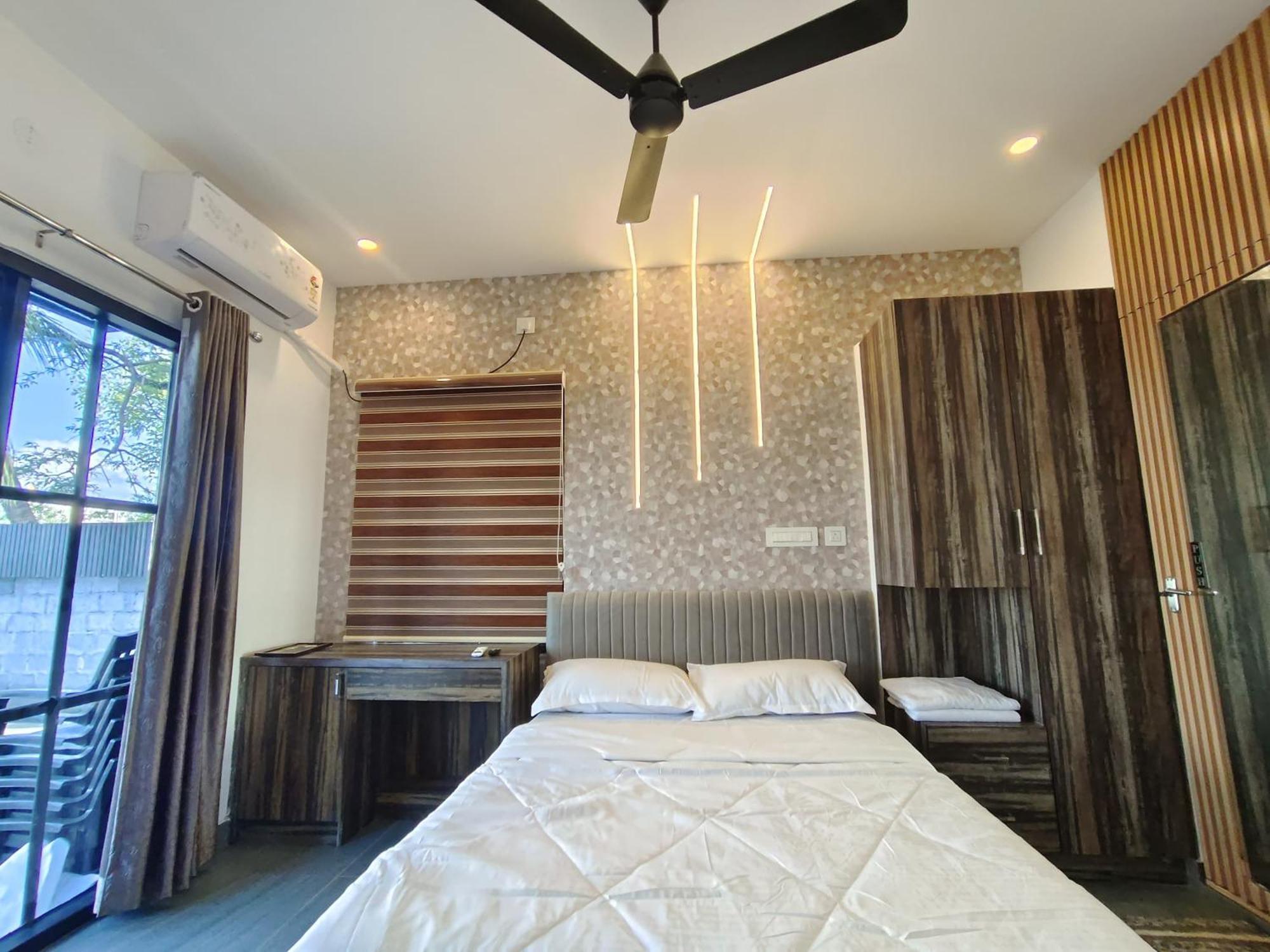 Marina Lounge Hotel Kochi Exterior photo