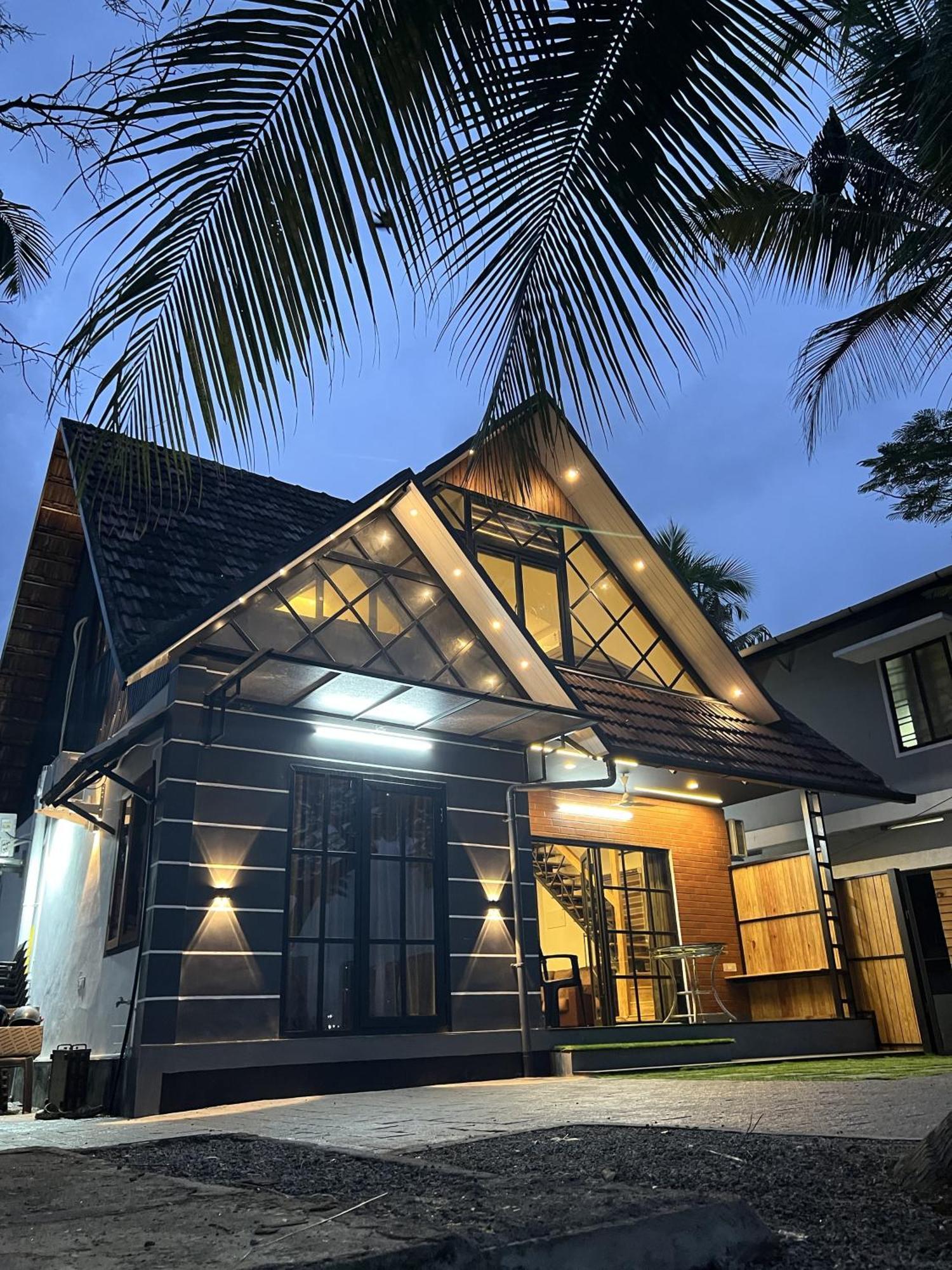 Marina Lounge Hotel Kochi Exterior photo